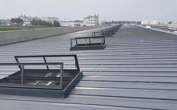 某中学室内体育馆沙湾排烟窗改造项目