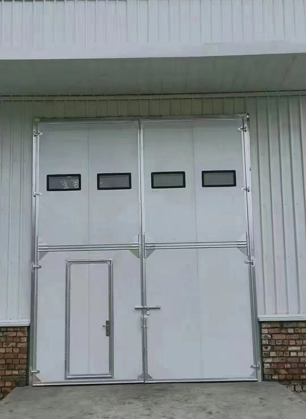 沙湾工业门在设备装配车间出入口的实施记录